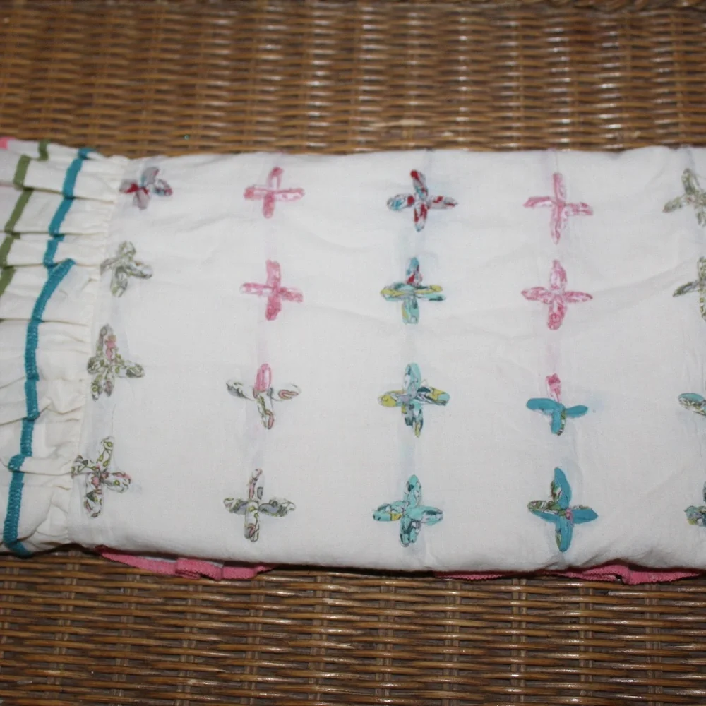Williams Sonoma. Sham with Ruffled Trim – Multicolor Stitch Detail Sz. 26 x 20